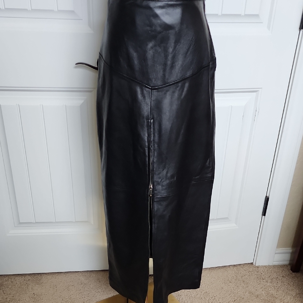 Cerrucci Black Leather Midi Skirt with Front Zip